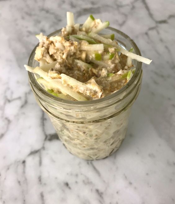 Super Easy Bircher Muesli Recipe | We all know that a ‘hanger’ mum is more likely to snap. | https://www.simplyhappy.com.au//super-easy-bircher-muesli-recipe/